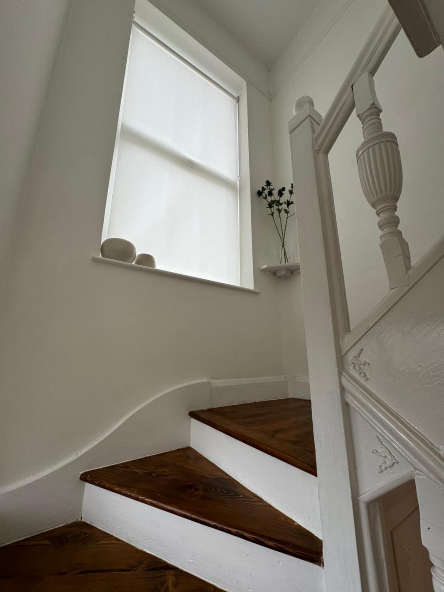 Zarza House Fabulous Art Deco 4 Double Bedrooms Large Garden Free Parking & Wifi Сasa de vacaciones