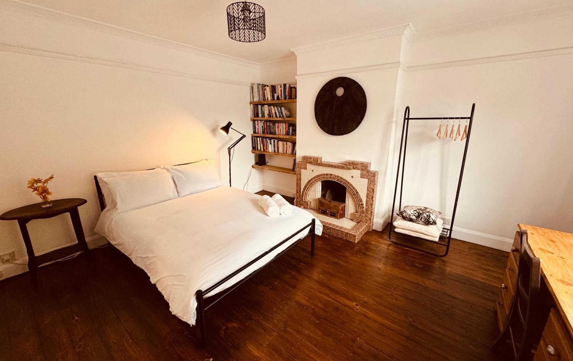Сasa de vacaciones Zarza House Fabulous Art Deco 4 Double Bedrooms Large Garden Free Parking & Wifi