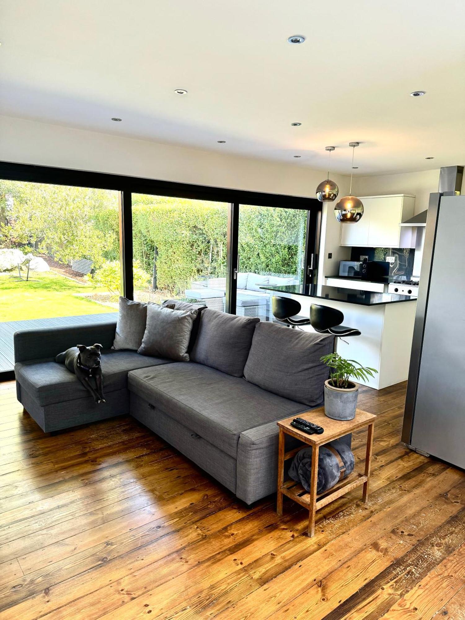 Zarza House Fabulous Art Deco 4 Double Bedrooms Large Garden Free Parking & Wifi Сasa de vacaciones Hatfield (Hertfordshire)