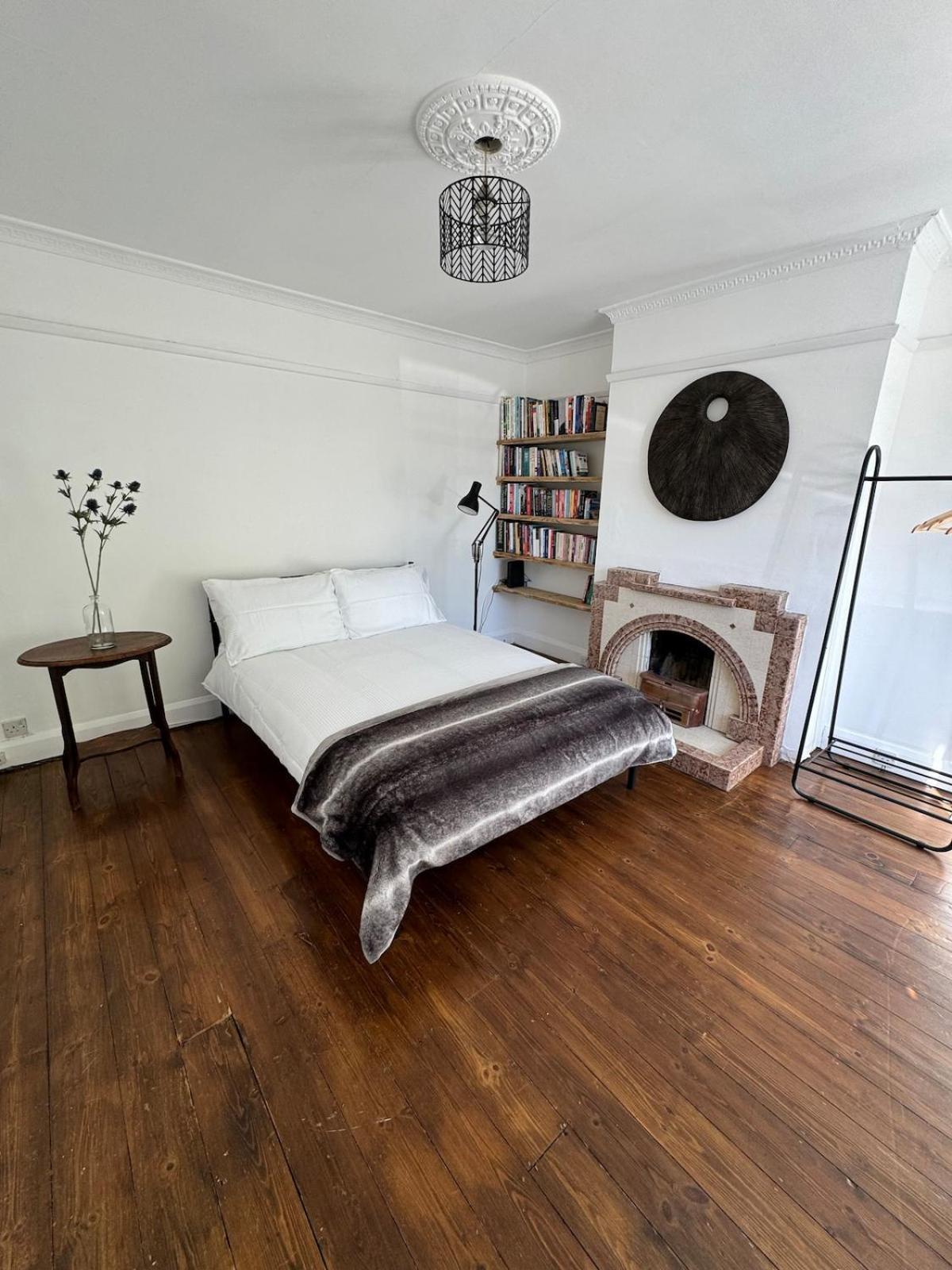 Zarza House Fabulous Art Deco 4 Double Bedrooms Large Garden Free Parking & Wifi Сasa de vacaciones Hatfield (Hertfordshire)