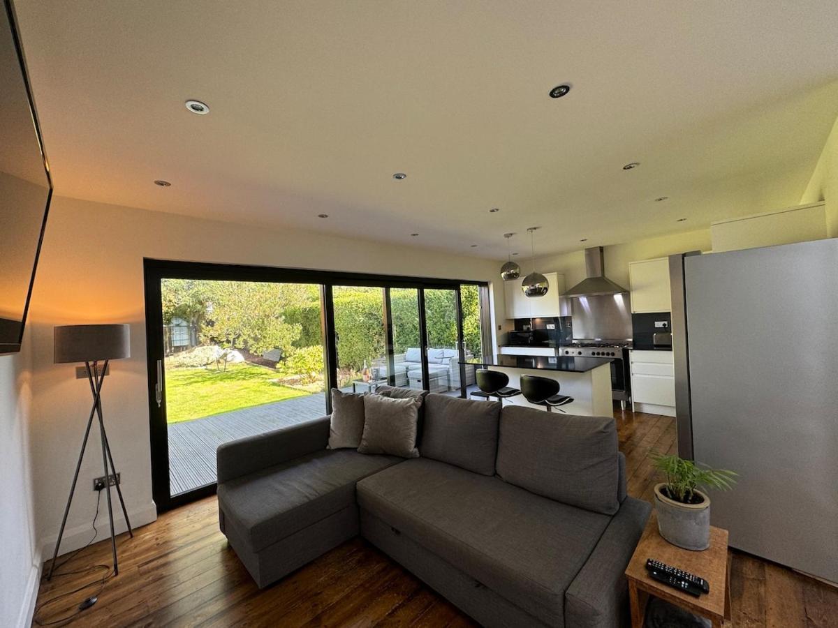 Zarza House Fabulous Art Deco 4 Double Bedrooms Large Garden Free Parking & Wifi * Hatfield (Hertfordshire)