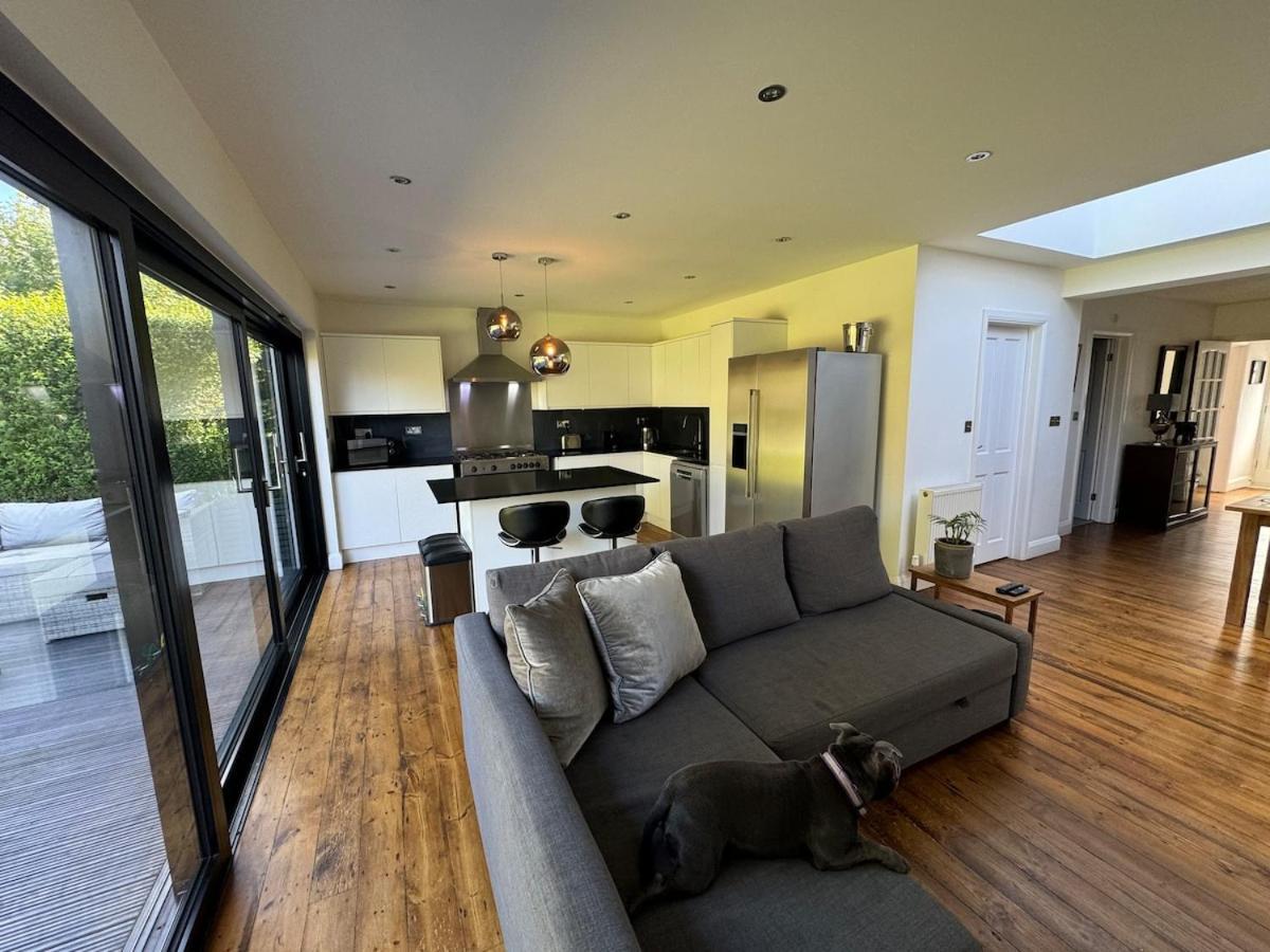 Zarza House Fabulous Art Deco 4 Double Bedrooms Large Garden Free Parking & Wifi Hatfield (Hertfordshire)