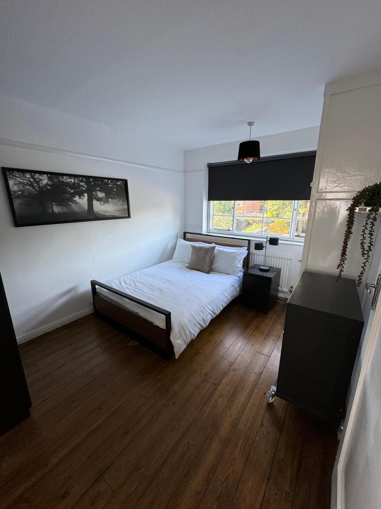 Zarza House Fabulous Art Deco 4 Double Bedrooms Large Garden Free Parking & Wifi * Hatfield (Hertfordshire)