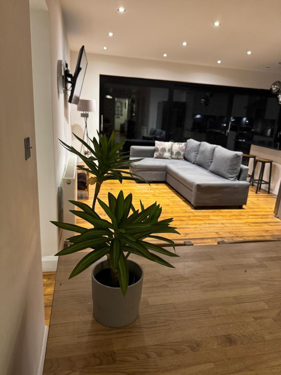 Zarza House Fabulous Art Deco 4 Double Bedrooms Large Garden Free Parking & Wifi Сasa de vacaciones Hatfield (Hertfordshire)