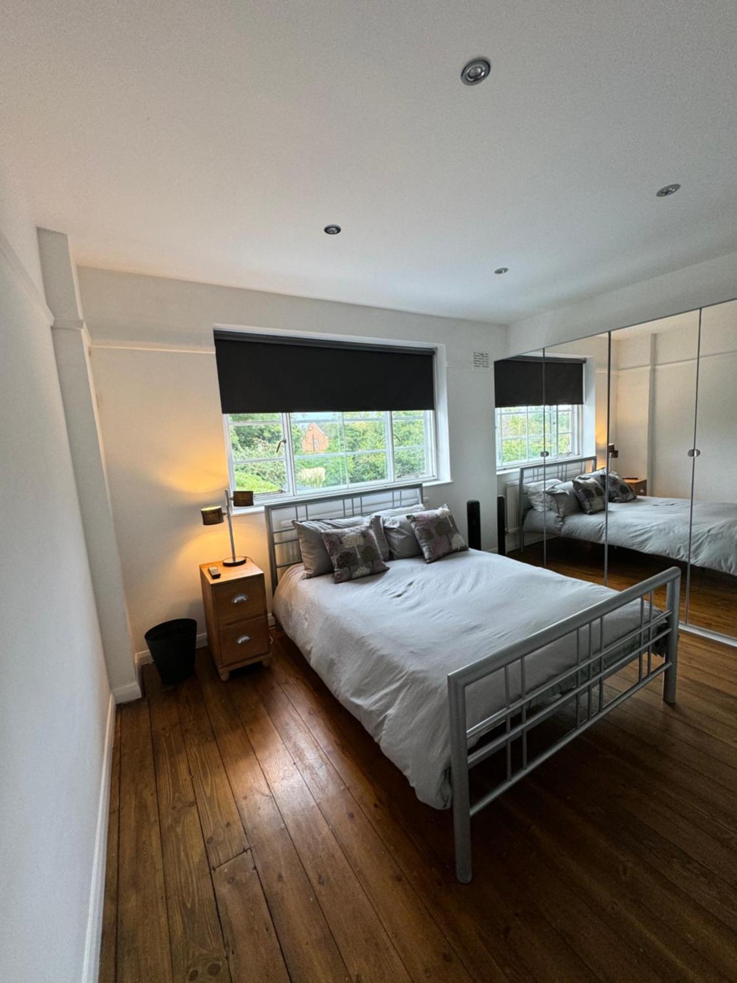 Сasa de vacaciones Zarza House Fabulous Art Deco 4 Double Bedrooms Large Garden Free Parking & Wifi