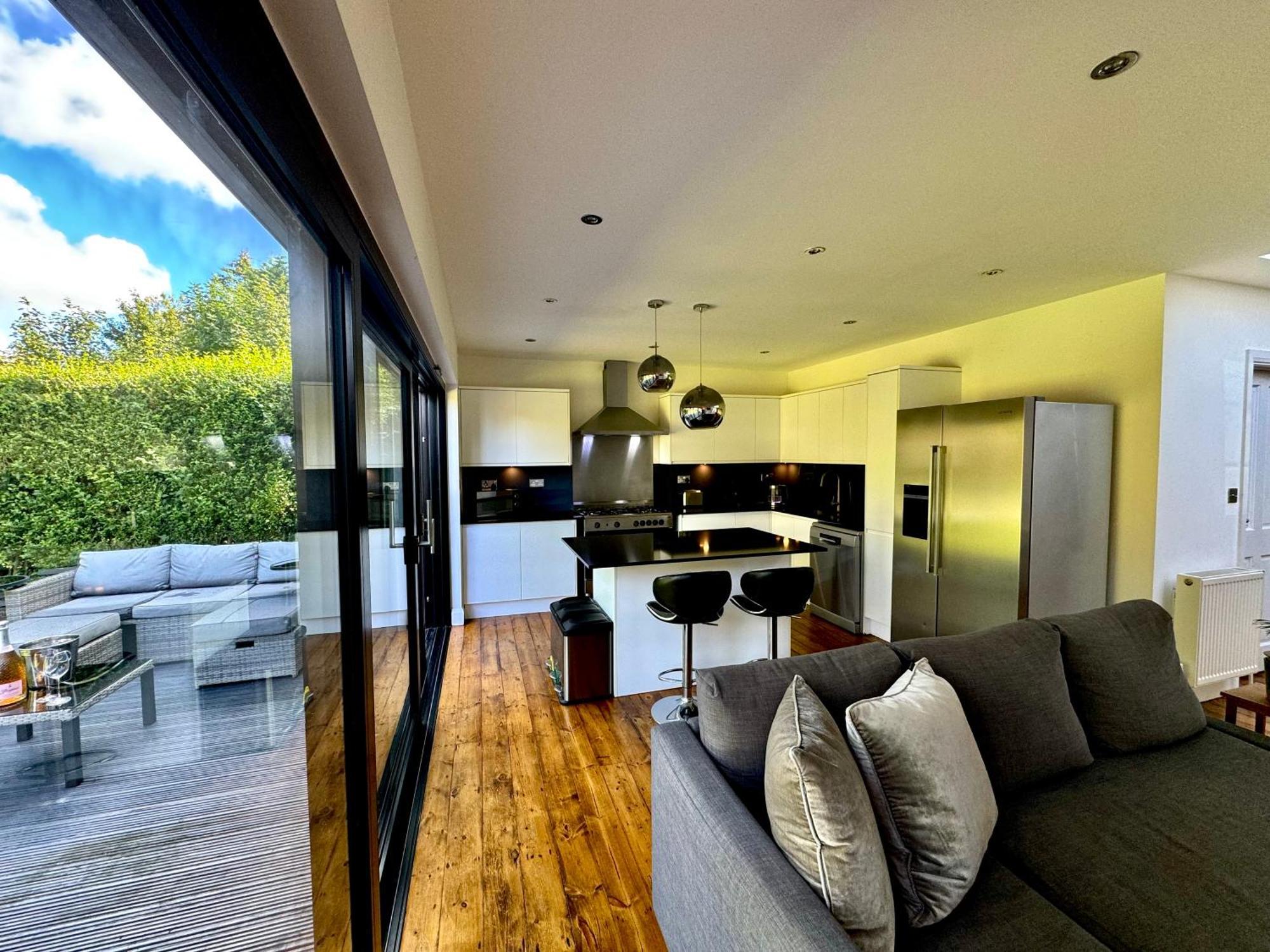 Сasa de vacaciones Zarza House Fabulous Art Deco 4 Double Bedrooms Large Garden Free Parking & Wifi